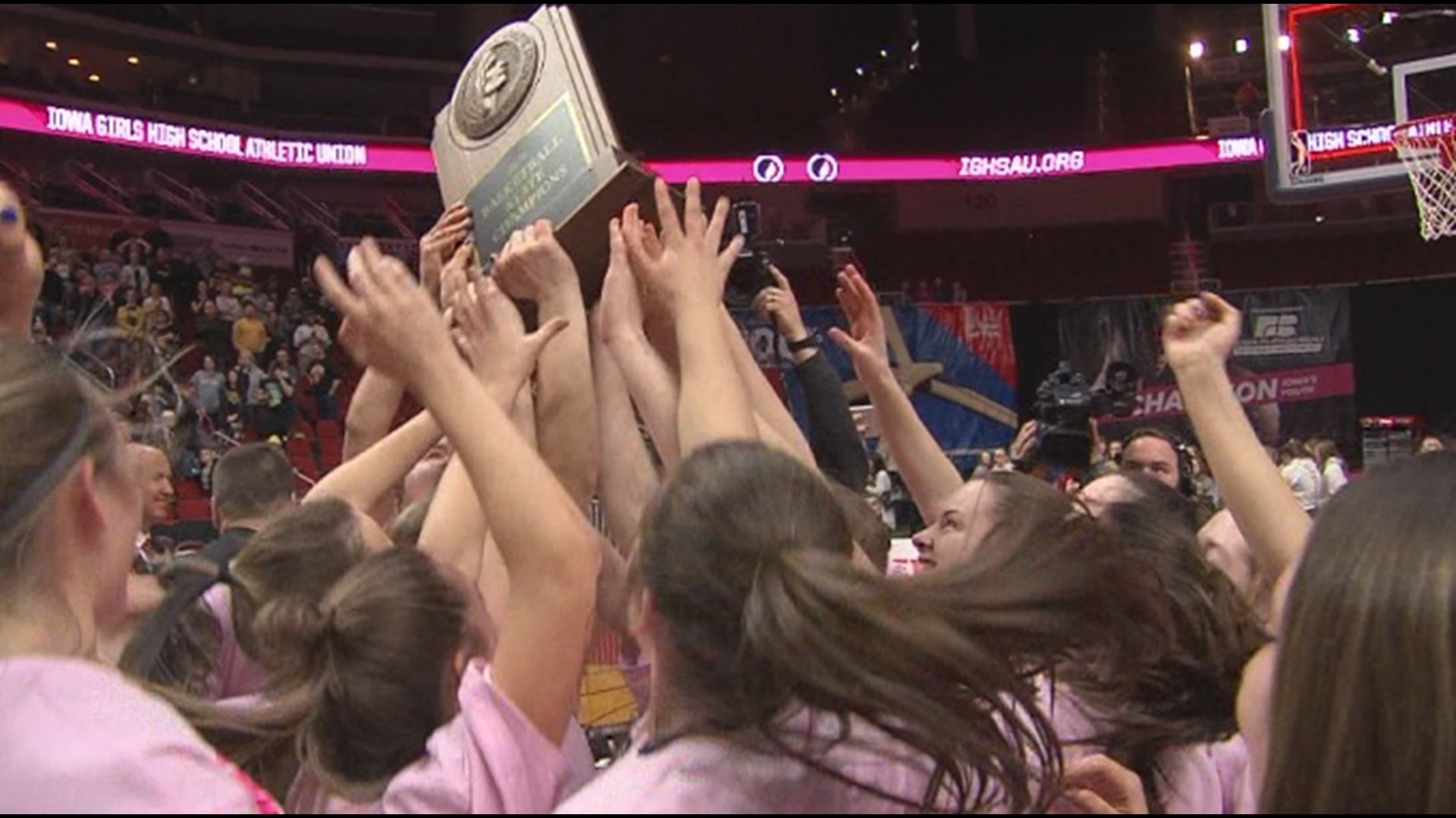 Newell-Fonda gets game winning bucket in final seconds to win back-to-back 1A Girls Basketball Championships