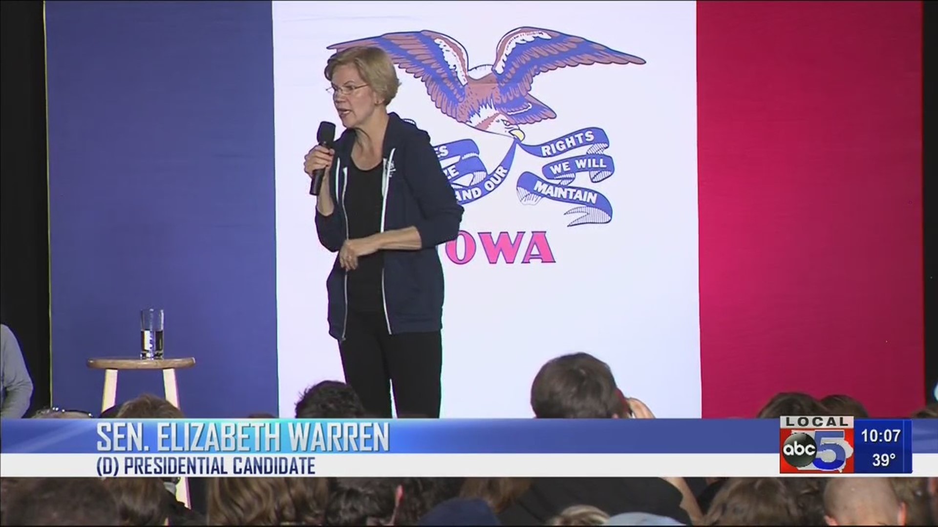 Undecided voters in West Des Moines wanting answers from Sen. Warren