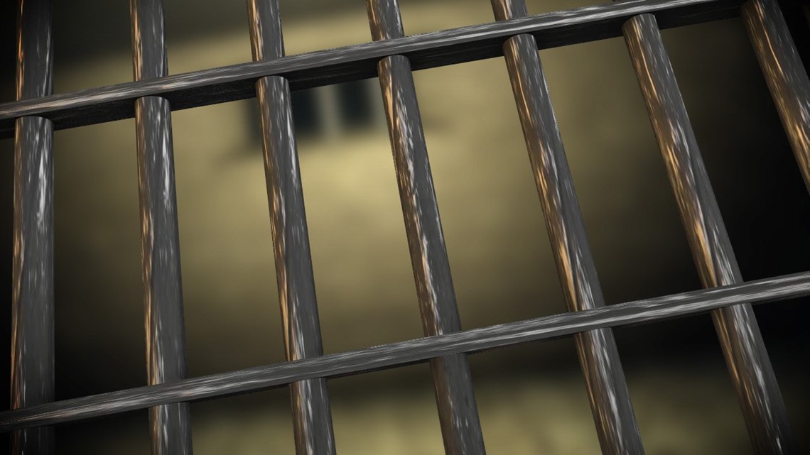 Des Moines man arrested after homemade bomb detonates