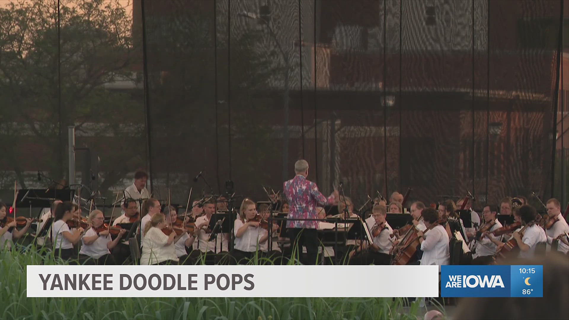 Emmy Award-winning guest vocalist Matthew Johnson joined the Symphony this year to sing famous pop songs. 