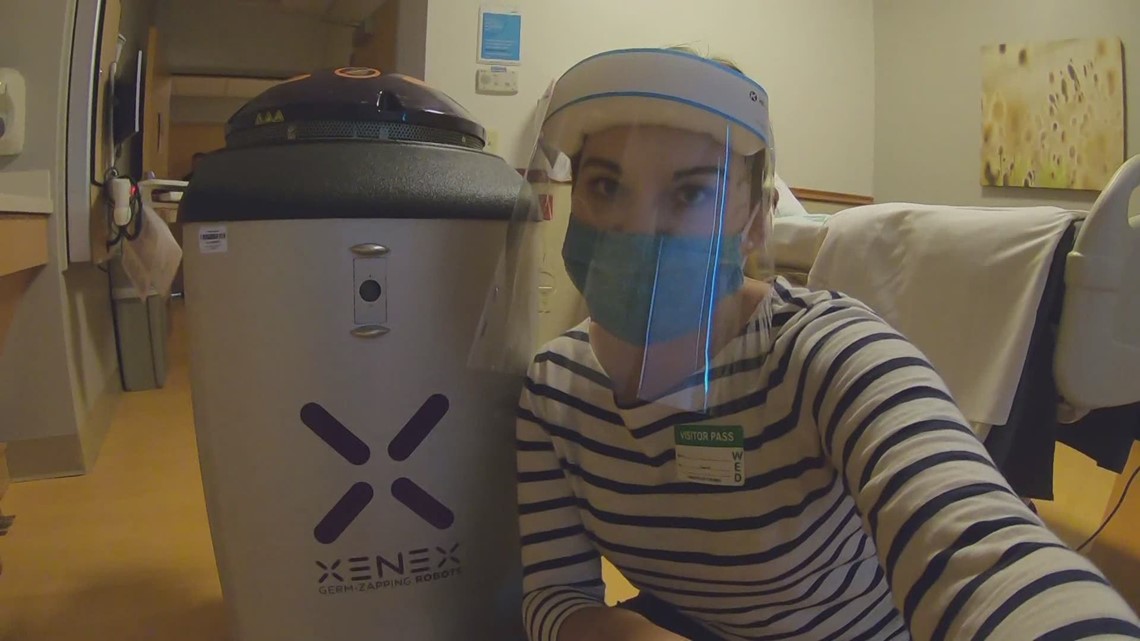 Meet Wall E The Germ Killing Robot Cleaning A Des Moines Hospital