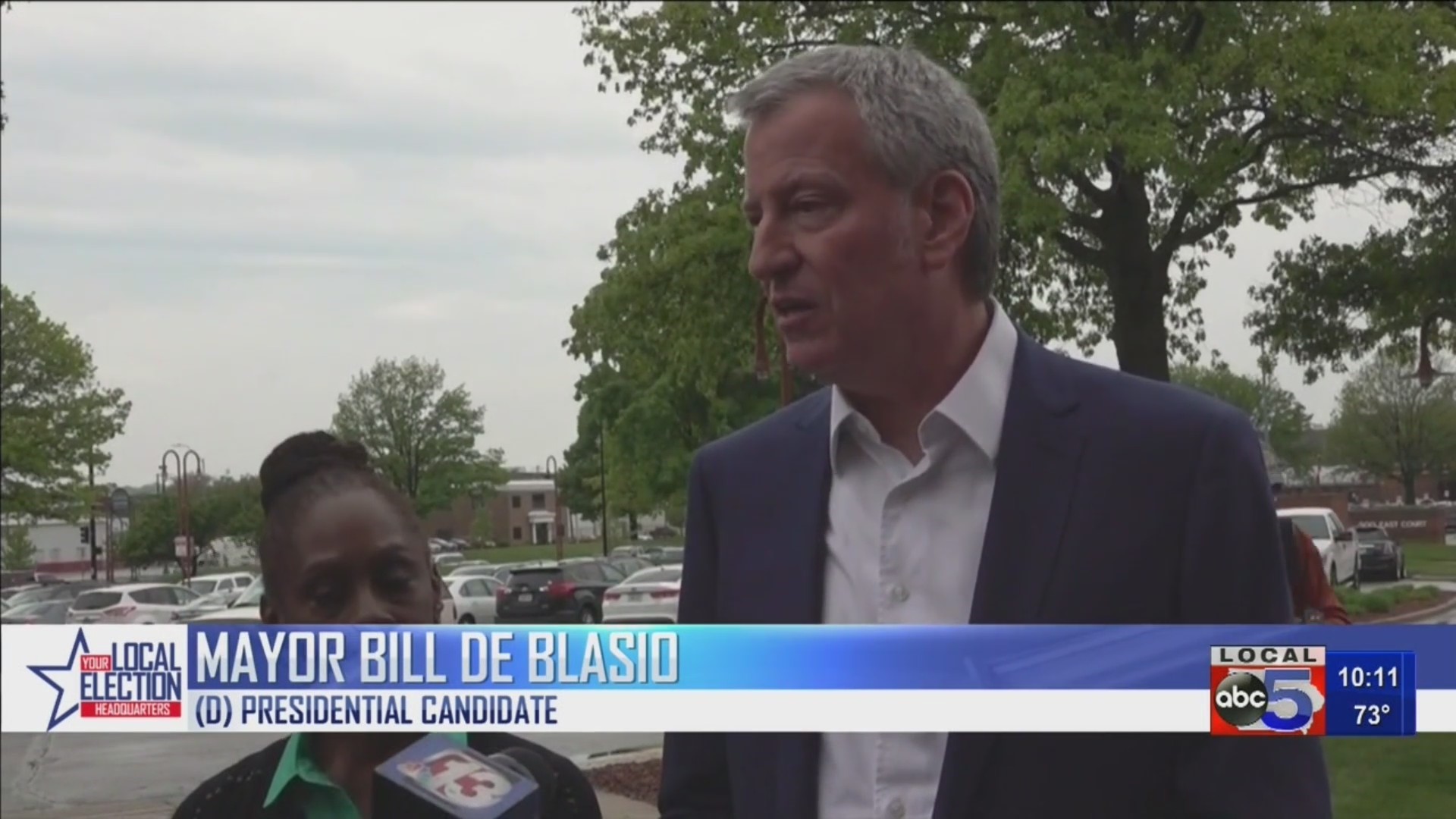 New York Mayor and presidential hopeful Bill de Blasio made his first campaign stop in Gowrie, Iowa today.