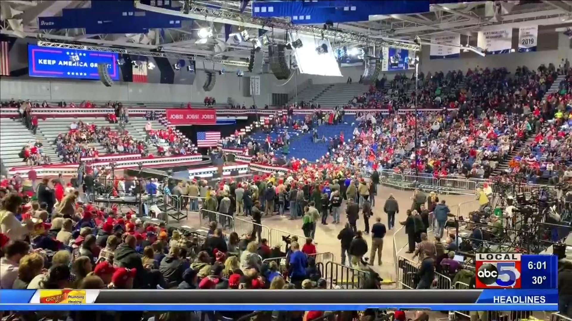 Trump supporters flock to Des Moines for pre-caucus rally