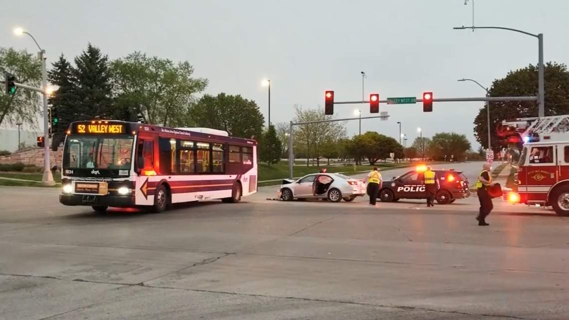 Car crashes into DART bus in West Des Moines