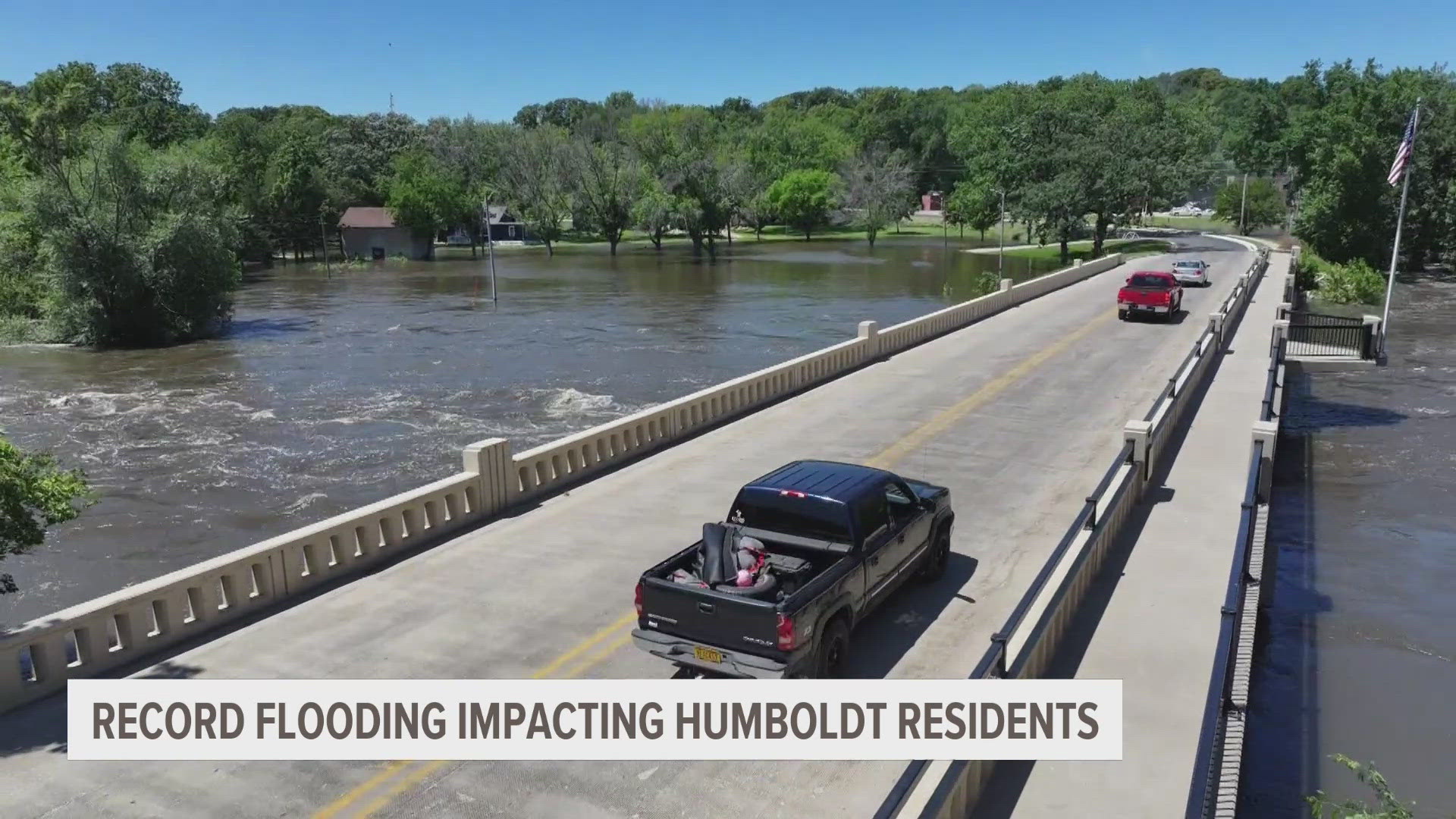 Residents of Humboldt Iowa prepare for flooding as the Des Moines river nears its crest.