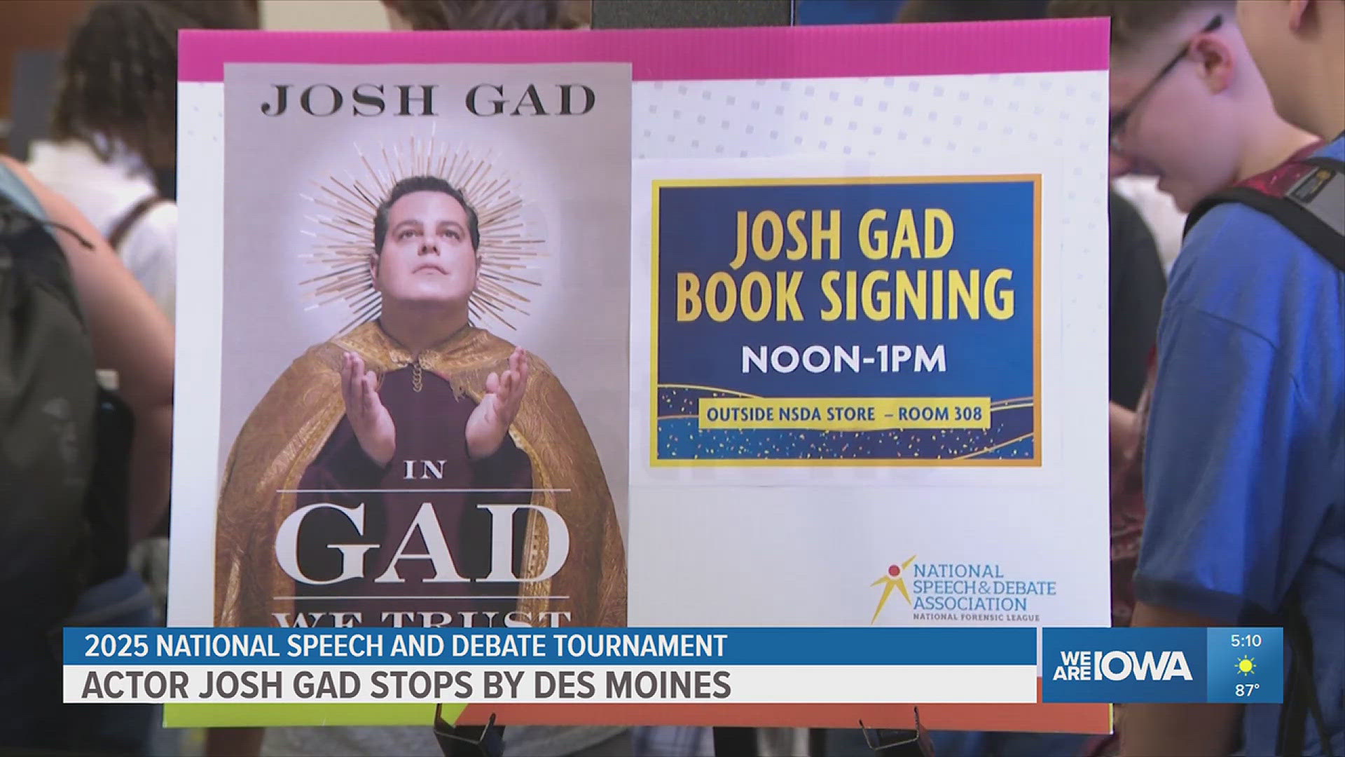 Actor Josh Gad stops by National Speech & Debate Tournament, hosts book