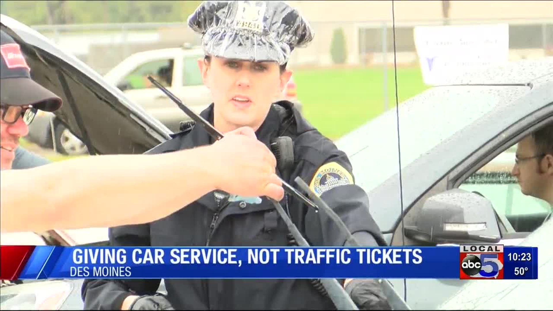 Des Moines police give free car service, not traffic tickets ...