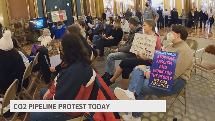 Environmental advocates protest CO2 pipelines at Iowa State Capitol