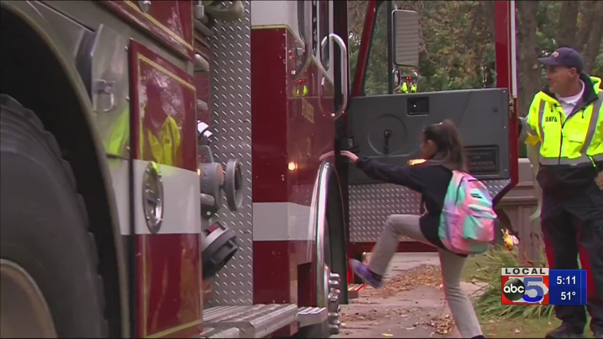 Des Moines girl wins ride to school in a fire truck