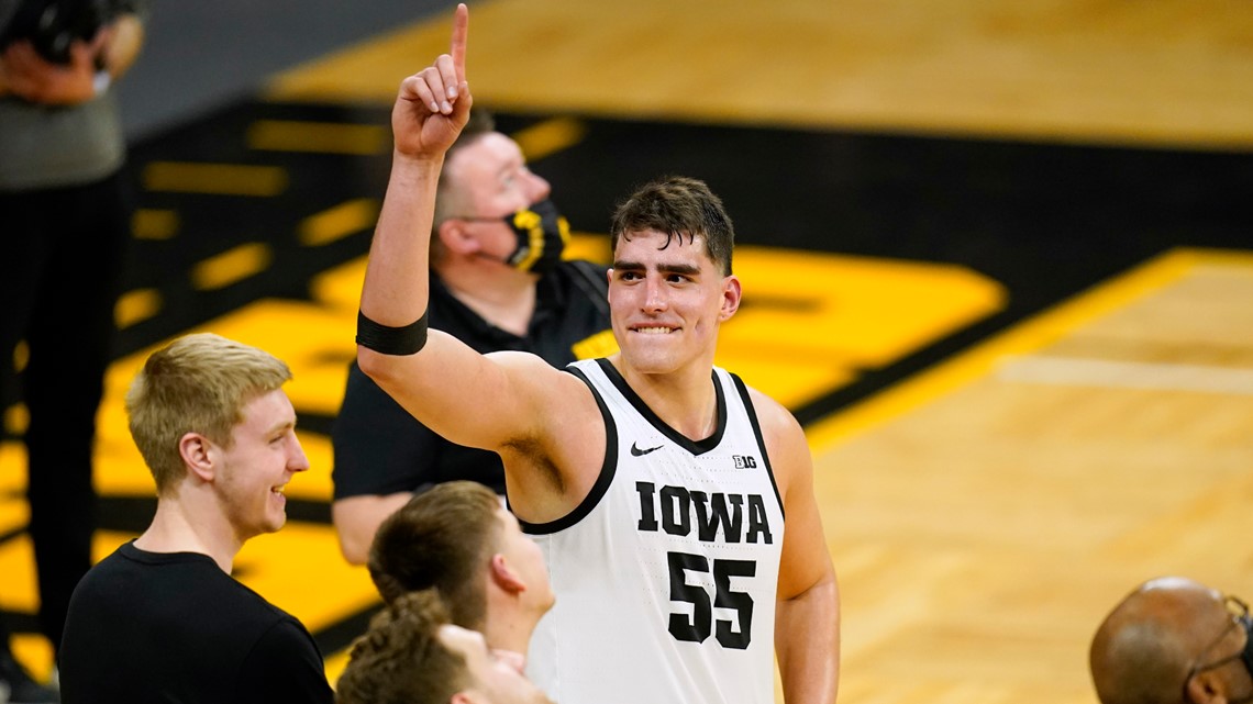 Garza gets 21 points, No. 5 Iowa tops No. 25 Wisconsin 77-73