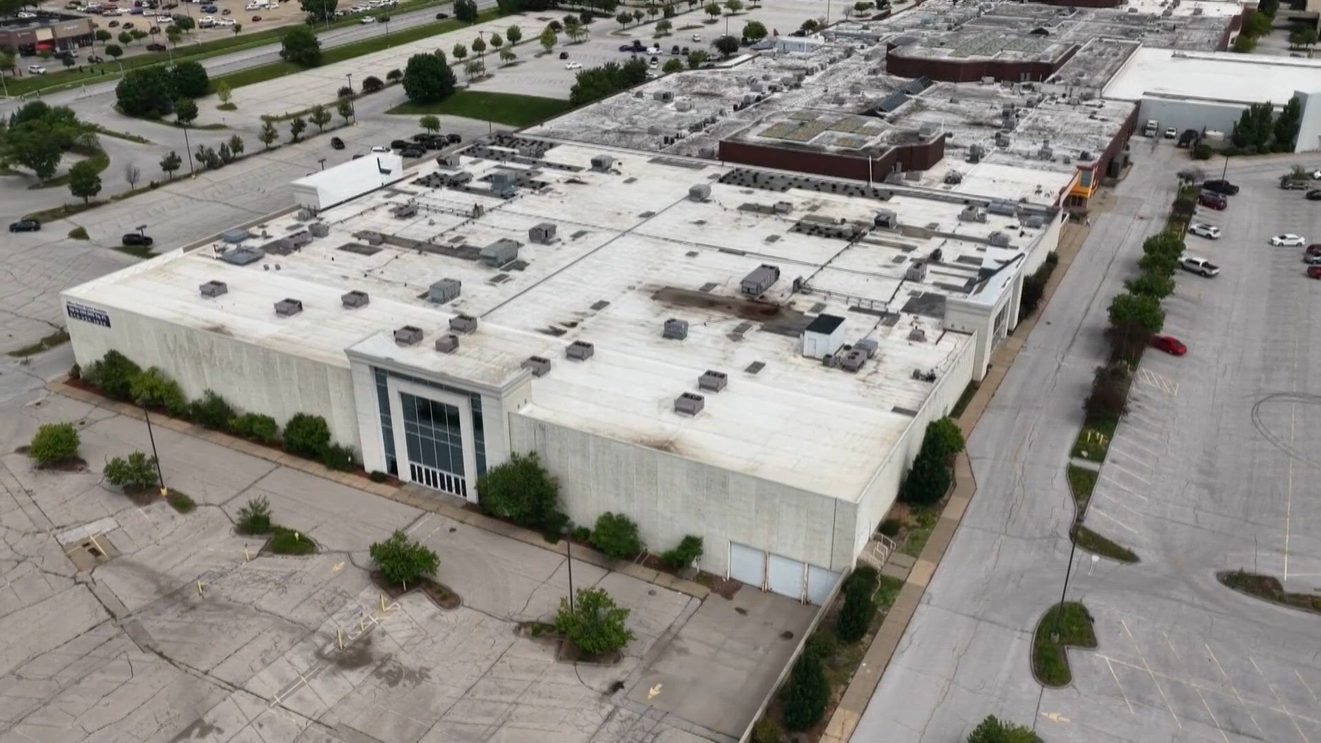 Threshold Capital buys Valley West Mall, seeks court approval amid JCPenney lease dispute