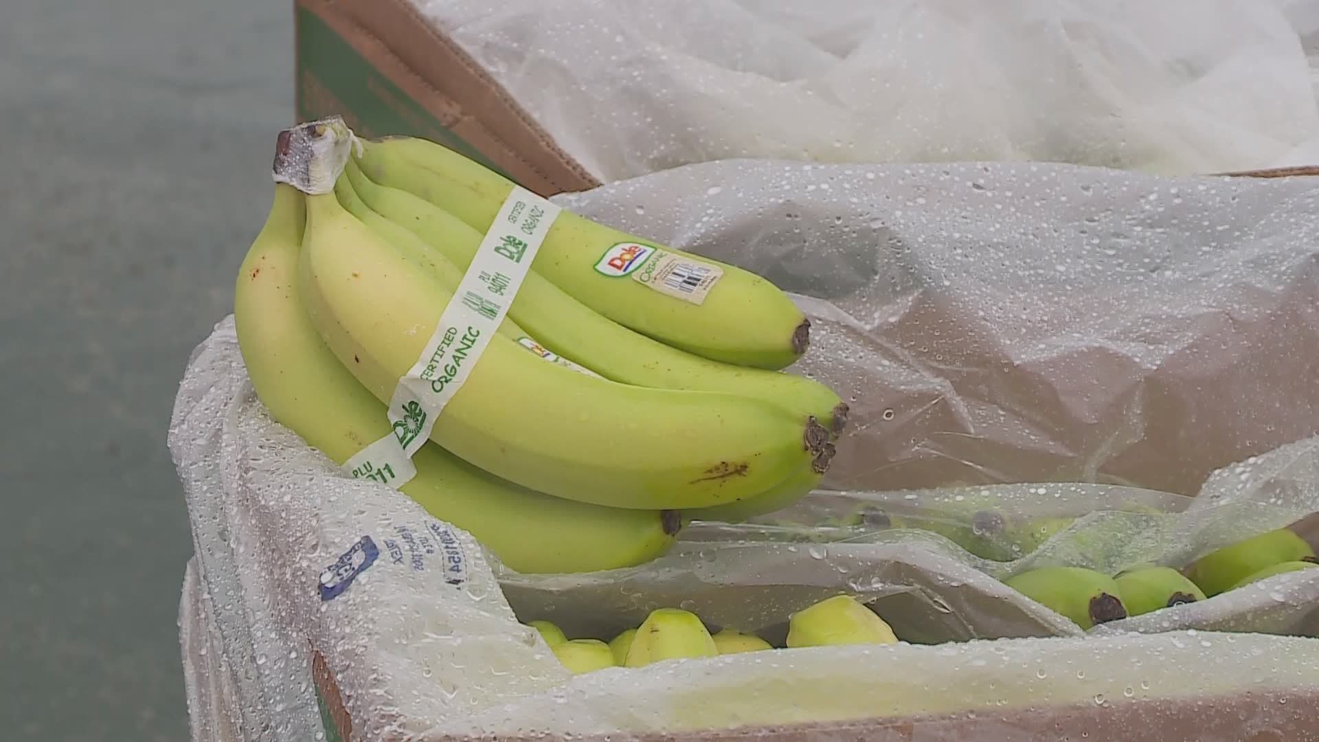 Hy-Vee donates 32,000 bananas to local families
