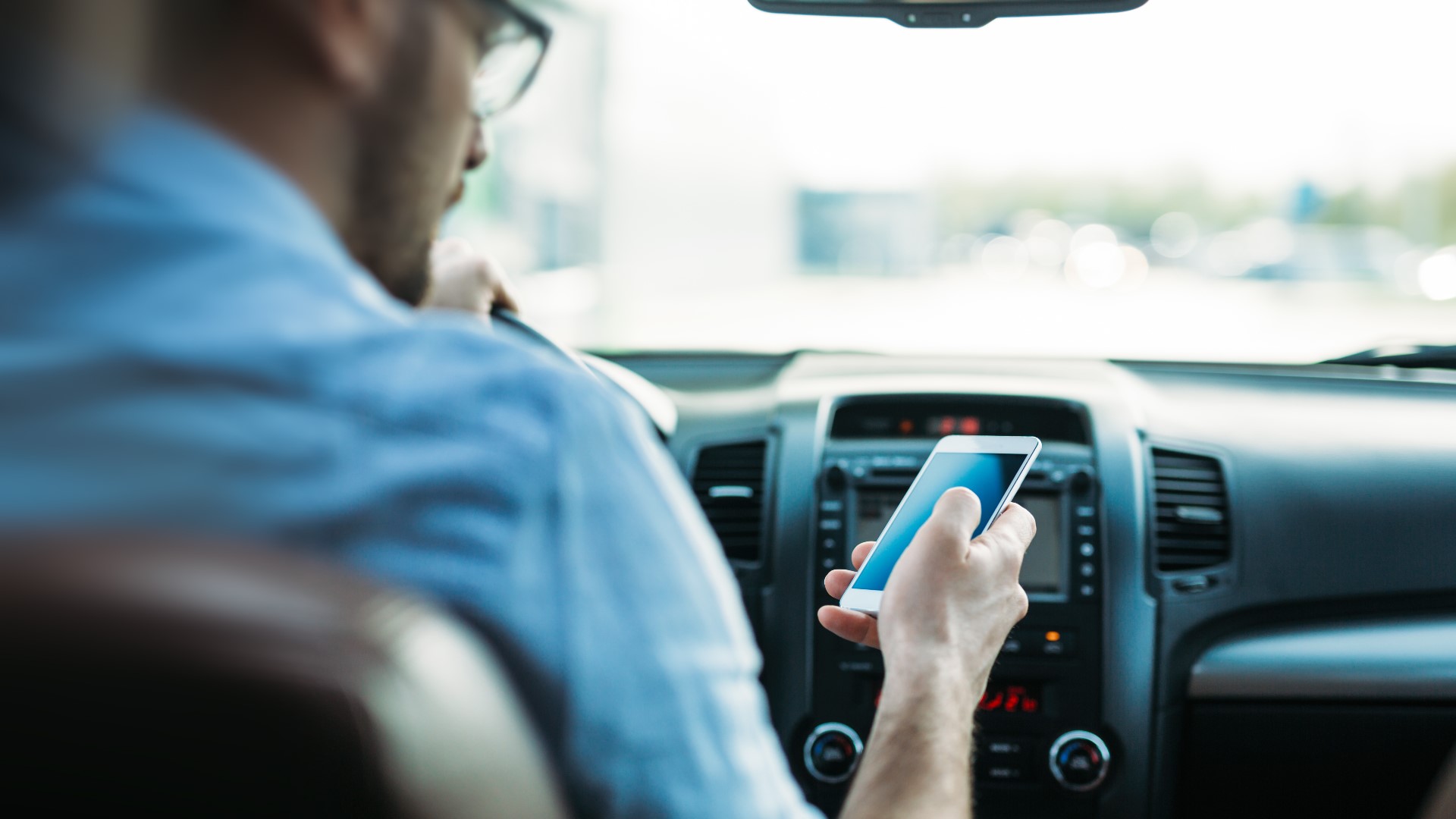 The bill would prohibit cellphone usage while driving unless the driver were to be using a hands-free device or voice-activated mode.