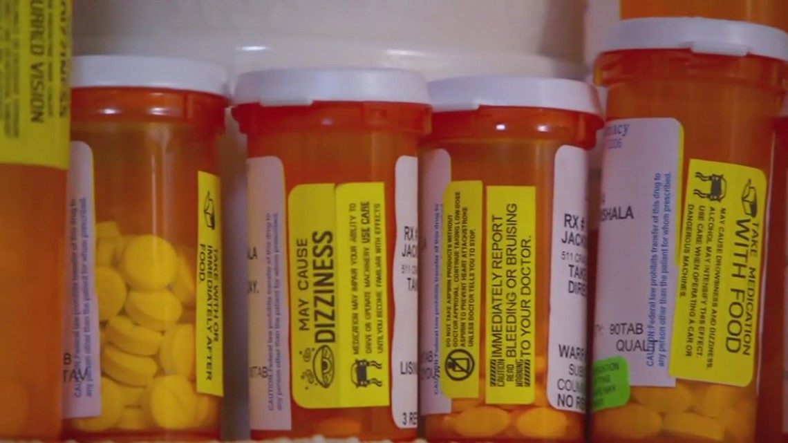 Central Iowa residents return prescription drugs for National Drug Take Back Day