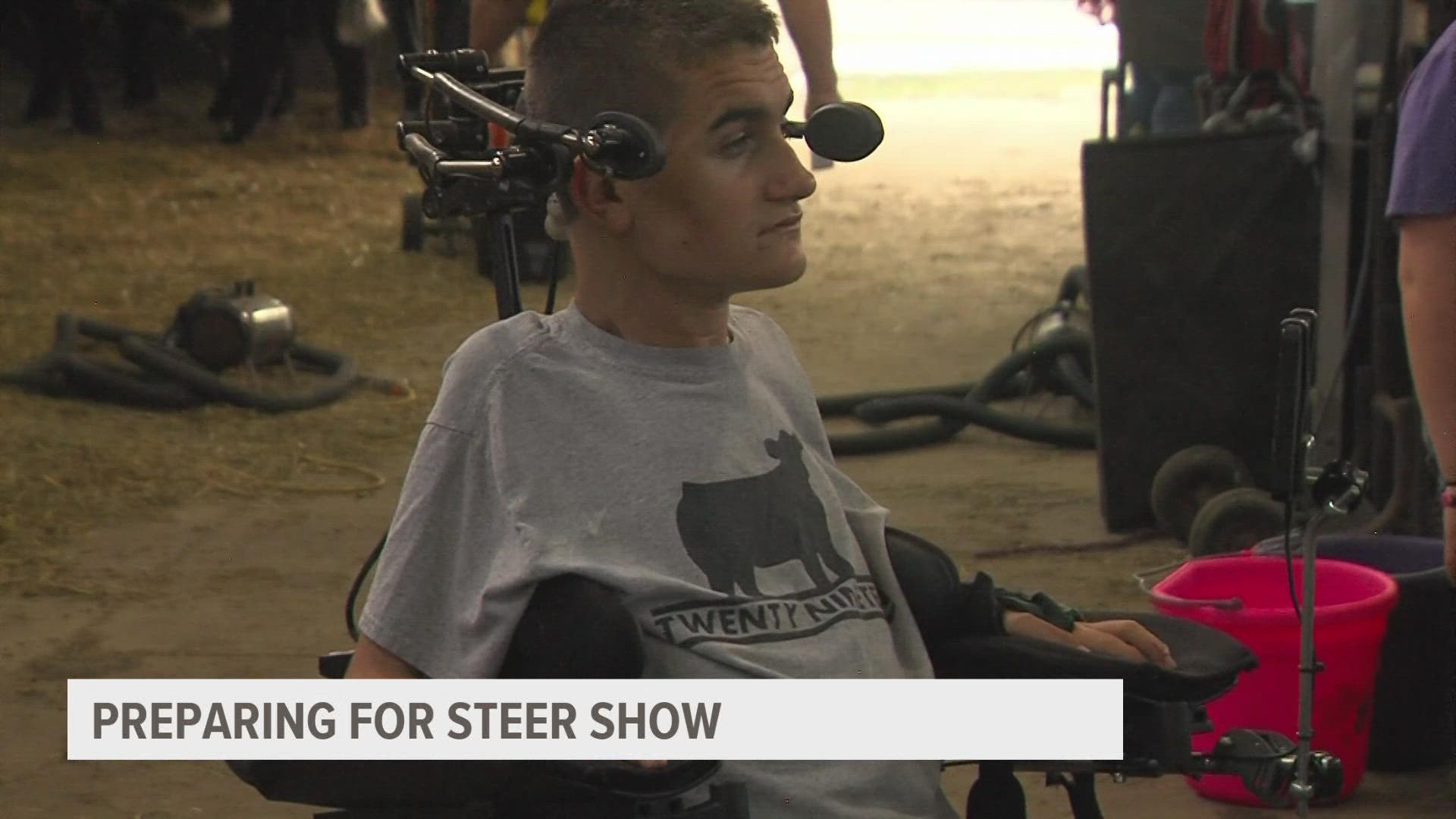 A teen paralyzed from the waist down is not letting his disabilities stop him, as preps his steer for a show.