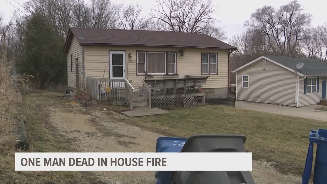 Des Moines Fire Department 1 dead following overnight house fire early