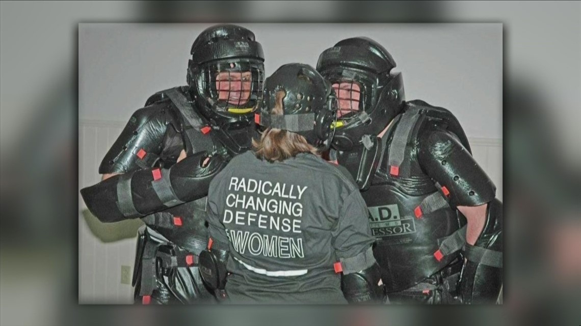 Self defense class helps empower women | weareiowa.com