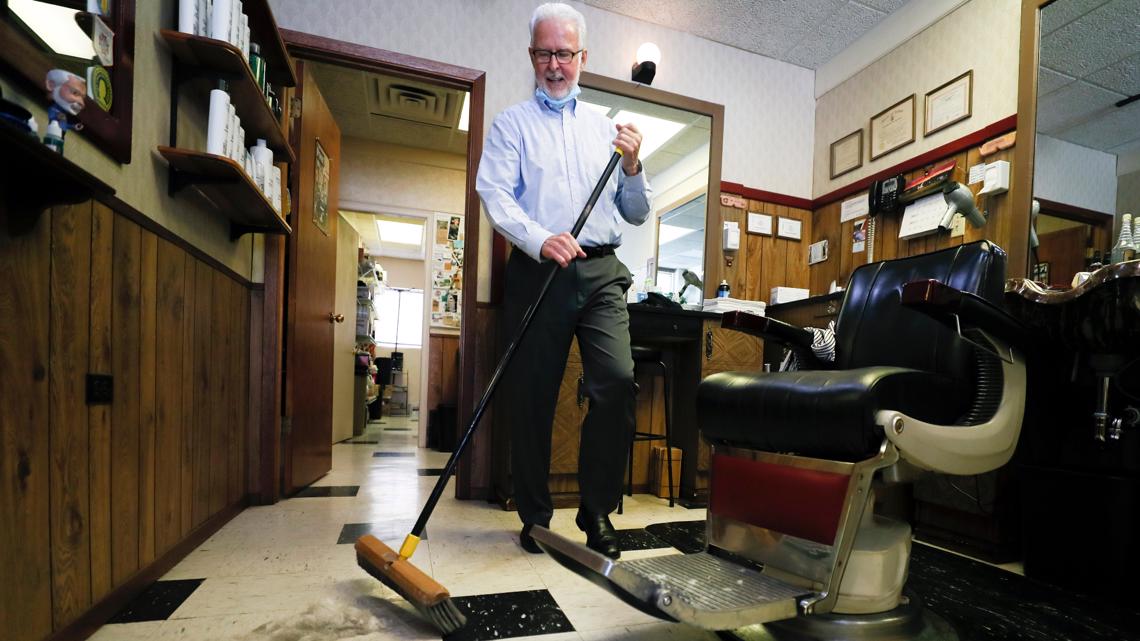 Des Moines barber shop reopens with proper health precautions