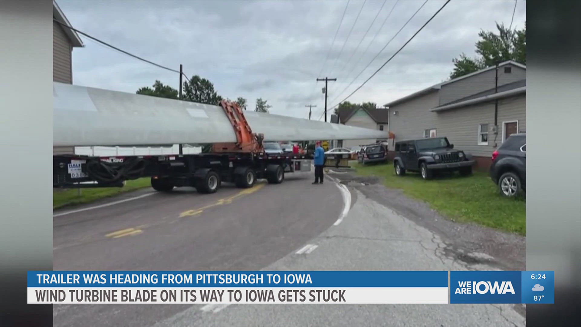 A massive wind turbine got stuck between houses on the way to Iowa from Pittsburgh, Pennsylvania today.
