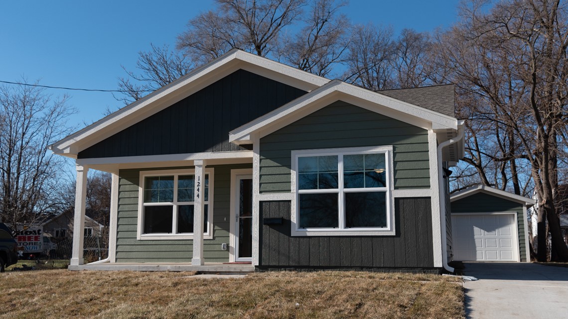 Greater Des Moines Habitat for Humanity dedicates 400th home to Des
