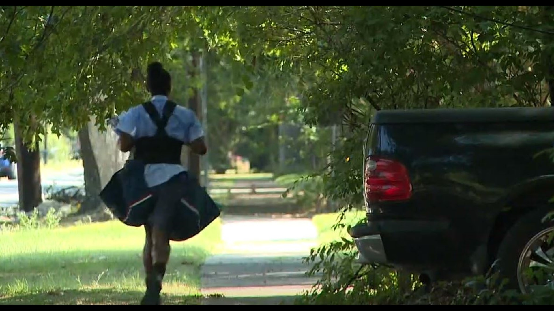 Texas mail carrier delivers inspiration by running route