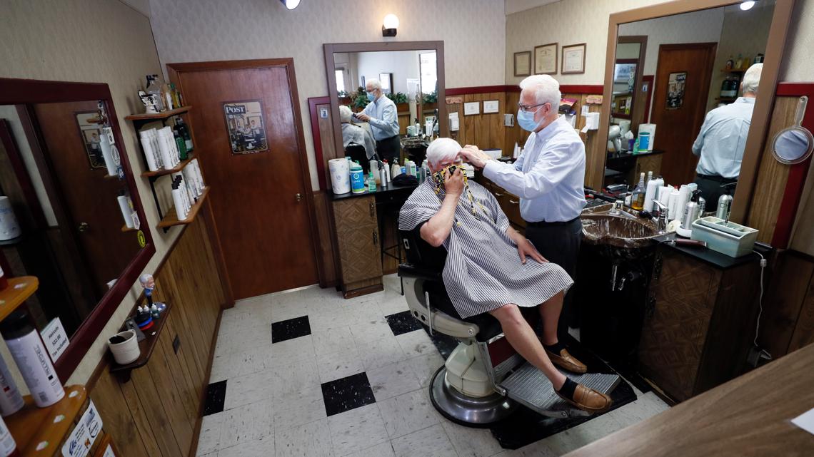 Des Moines barber shop reopens with proper health precautions