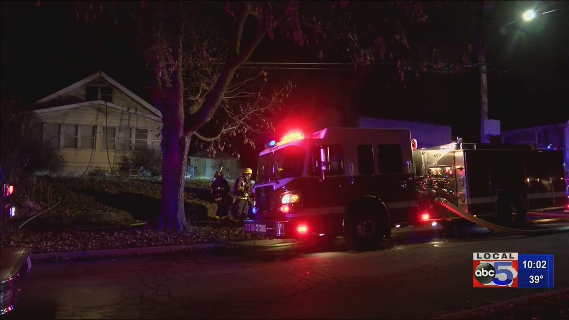 Fire crews respond to house fire in Des Moines