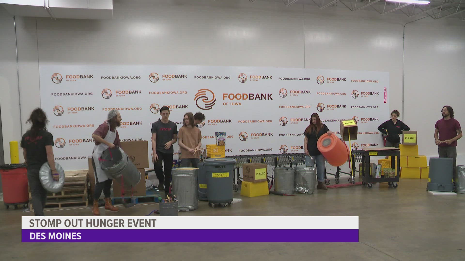 The cast of STOMP joined the Iowa Food Bank to help others.