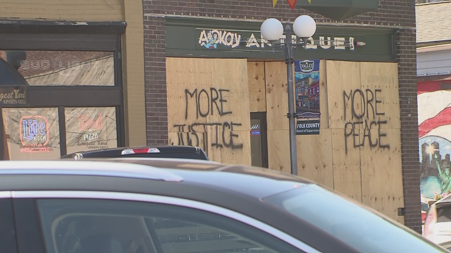 Businesses in Valley Junction prepare for continuing protests