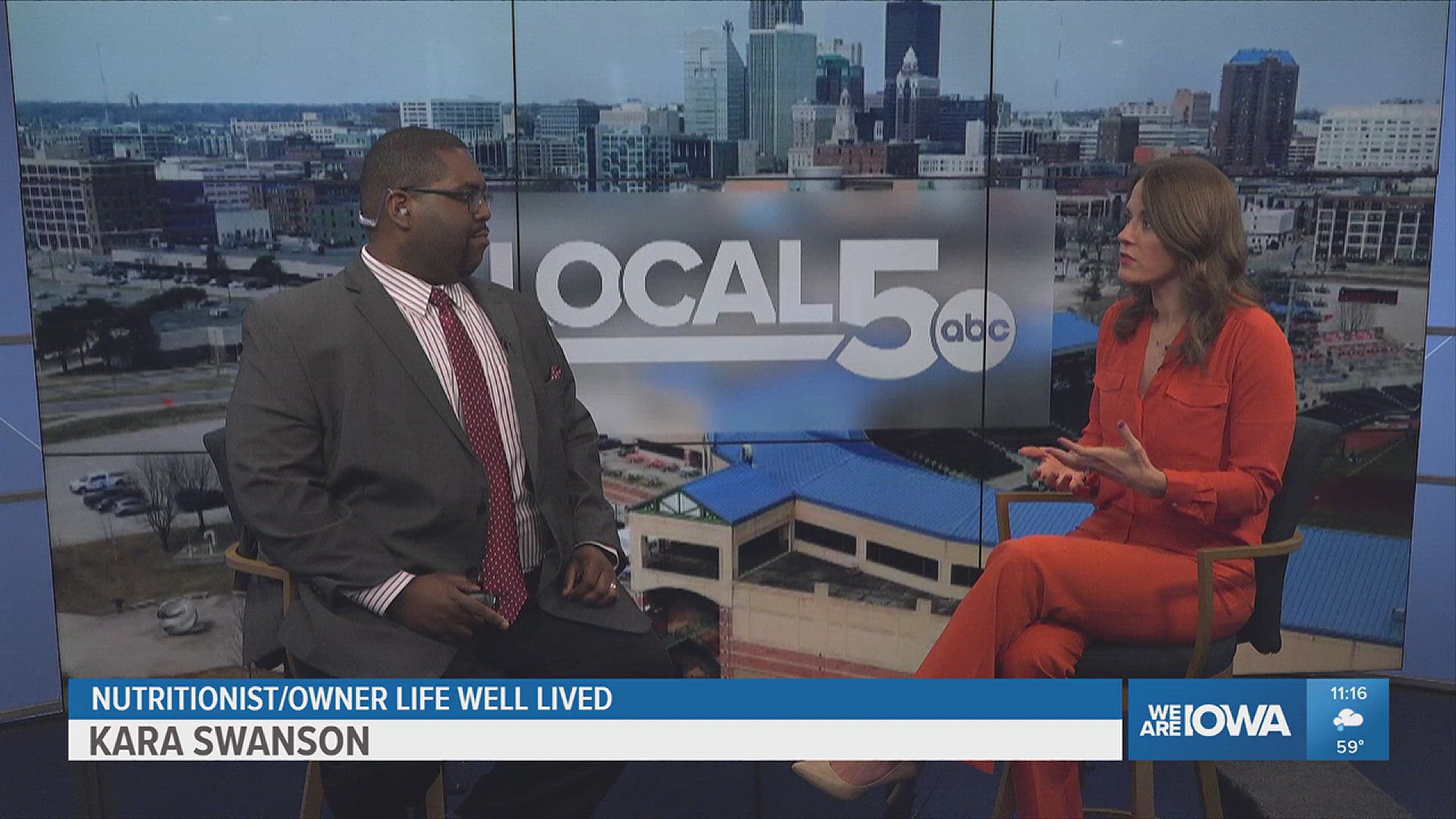 Nutritionist Kara Swanson shares how you can identify distracted eating and how it impacts your health.