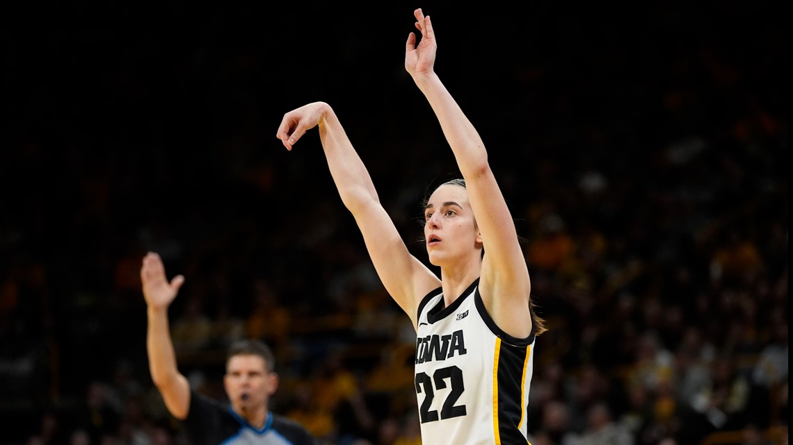 Caitlin Clark of Iowa will enter 2024 WNBA Draft