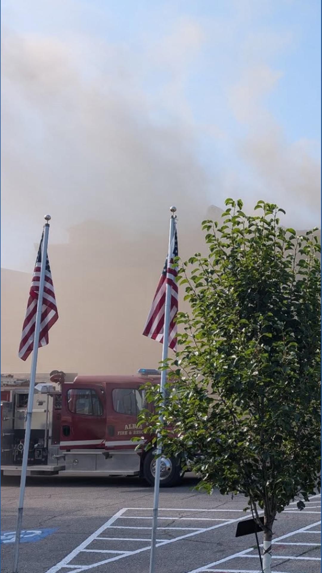Emergency crews respond to fire on Albia's town square | weareiowa.com