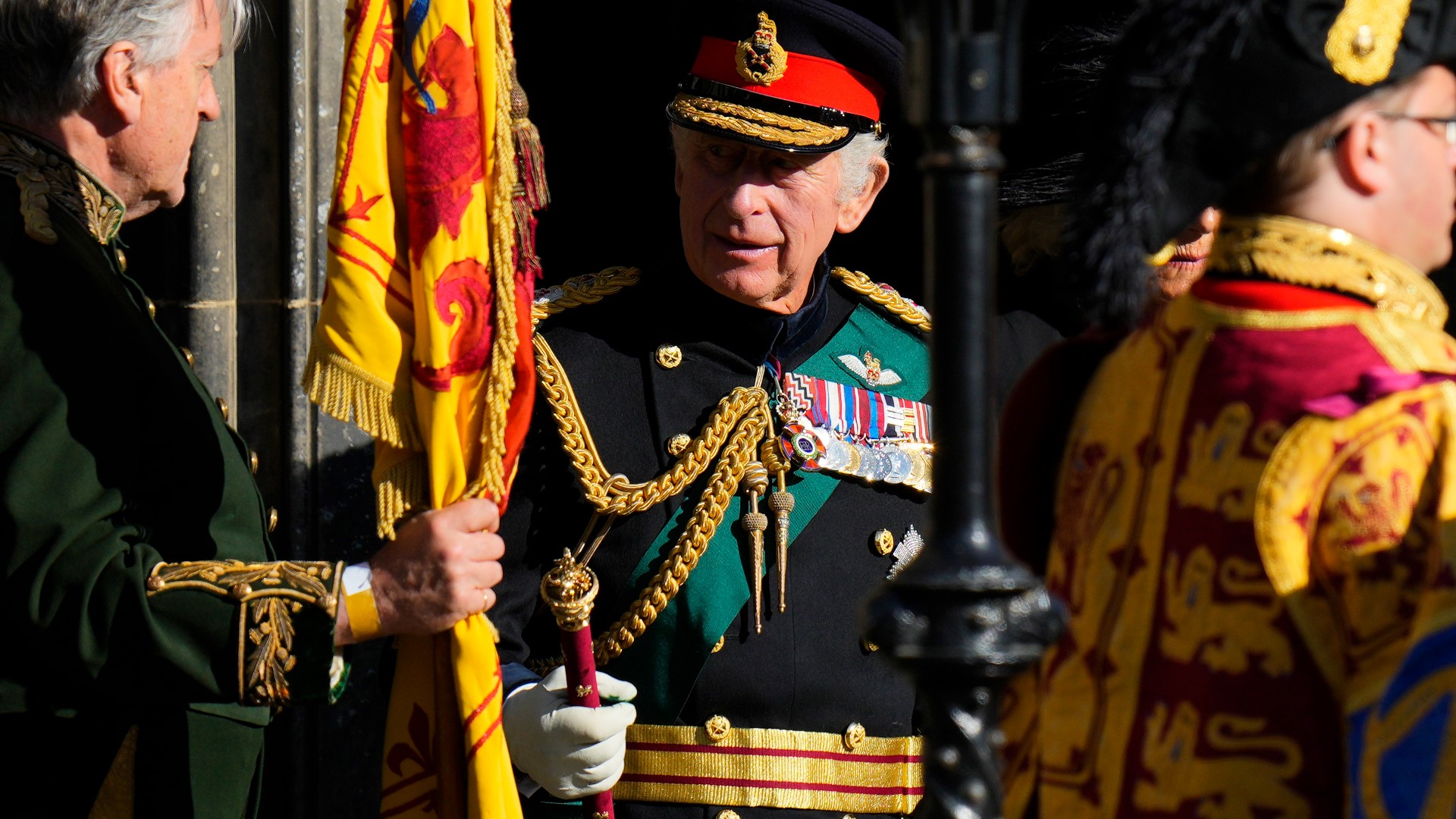 Prince Andrew pays homage to Queen Elizabeth II | weareiowa.com