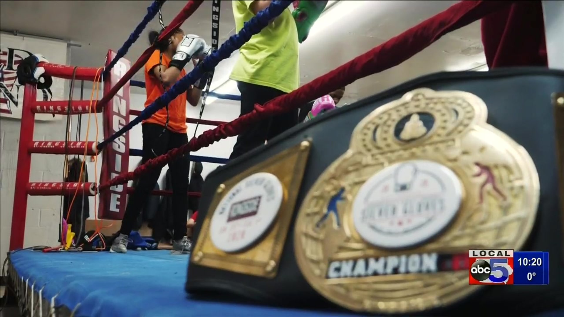 Fight like a girl: Des Moines teen wins national boxing title