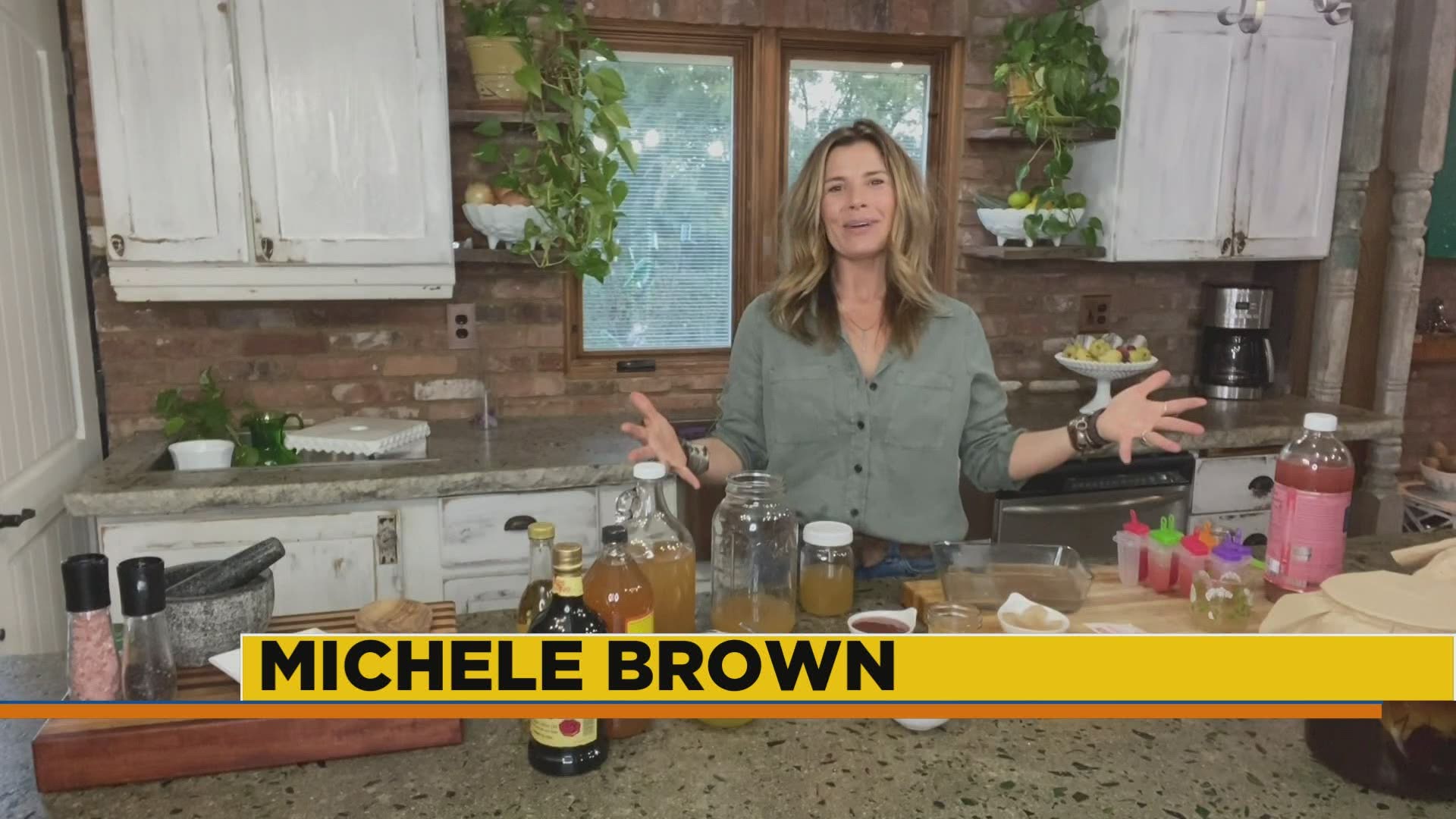 Michele makes kombucha this morning on 'Iowa Live'