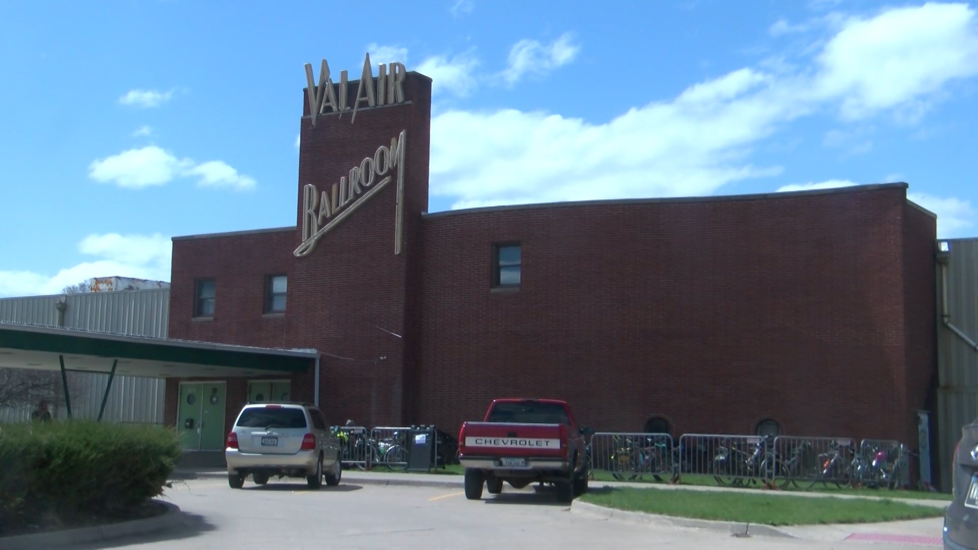 West Des Moines City Council approved a development agreement with ballroom owner Sam Summers on Tuesday.