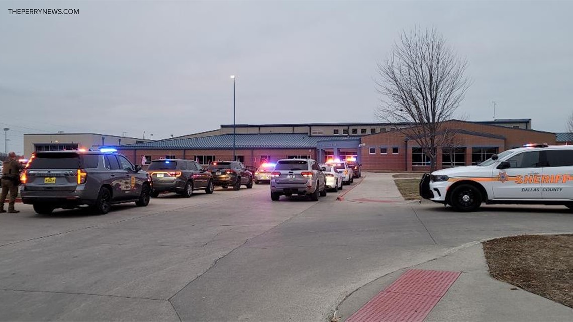 Perry, Iowa school shooting How many people live in the city
