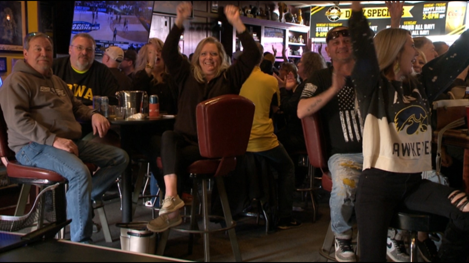 Fans flock to the Hawkeye bar to cheer on Caitlin Clark Iowa