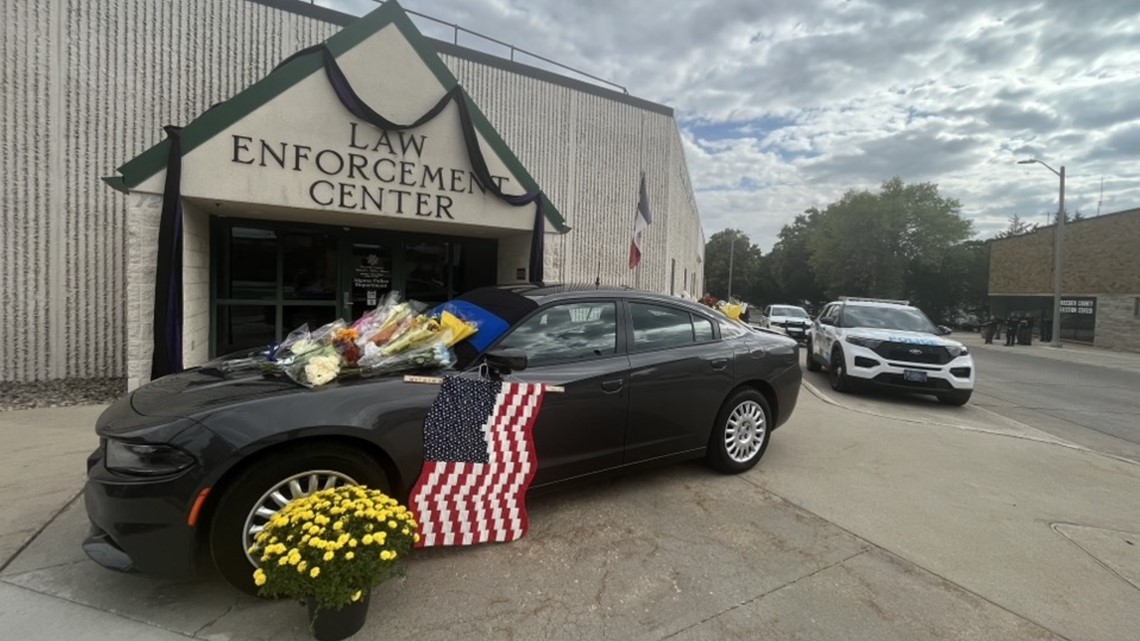 Iowa police, sheriff's departments pay tribute to fallen officer