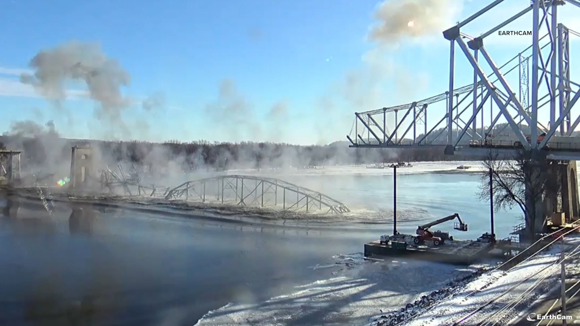 Iowa, Wisconsin Departments of Transportation implode Black Hawk Bridge