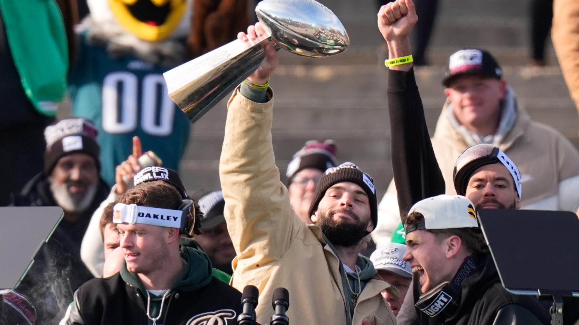 Cooper DeJean Super Bowl parade: B-Dubs hat, big chain during Eagles