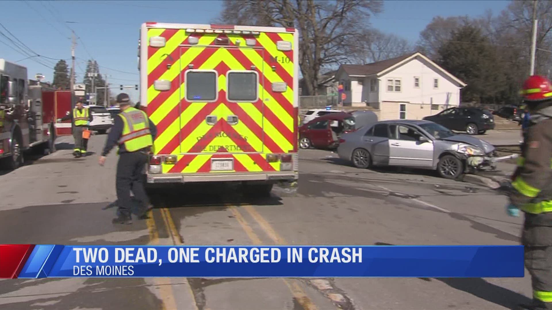 Two dead following car crash on Des Moines' south side