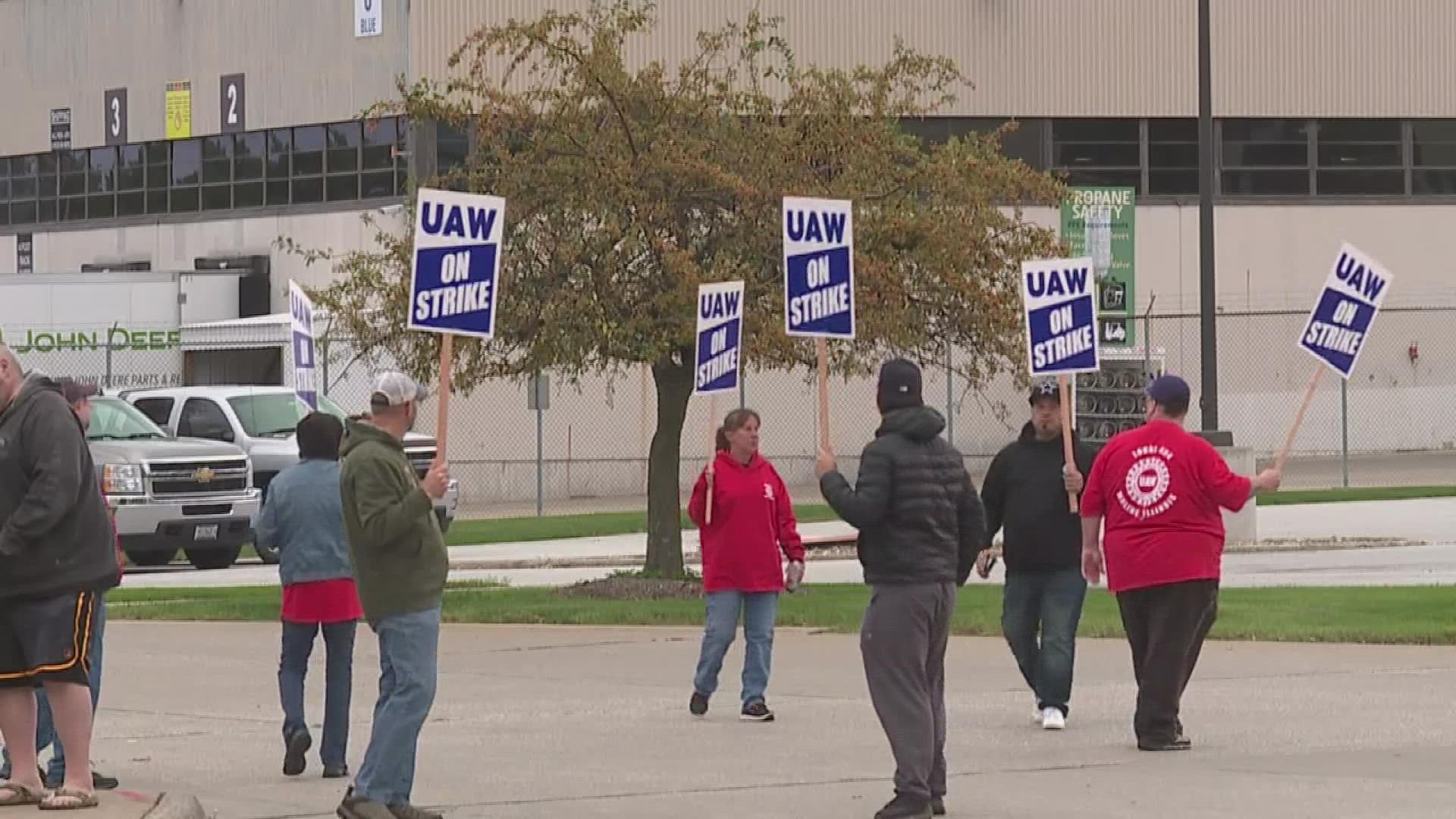 There are rules to follow while on the picket lines if union members want to receive their strike pay.