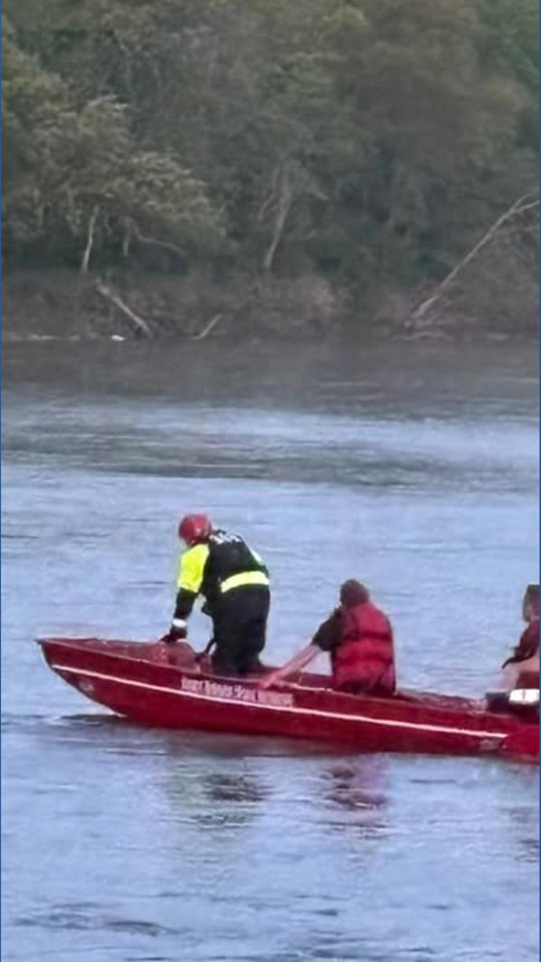 Fort Dodge Fire Department rescues driver from van submerged in Des ...