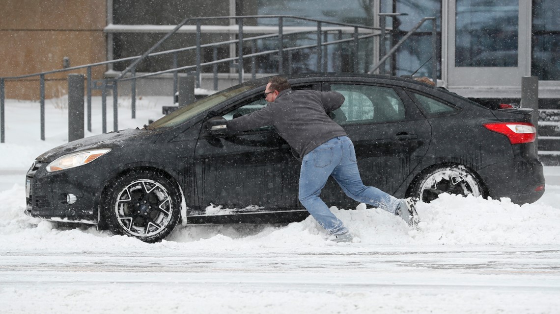 Des Moines police respond to over 50 crashes during snow storm