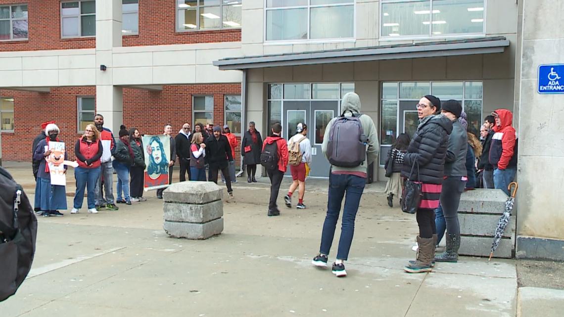 Students Return To East High In Des Moines 2 Weeks After Shooting