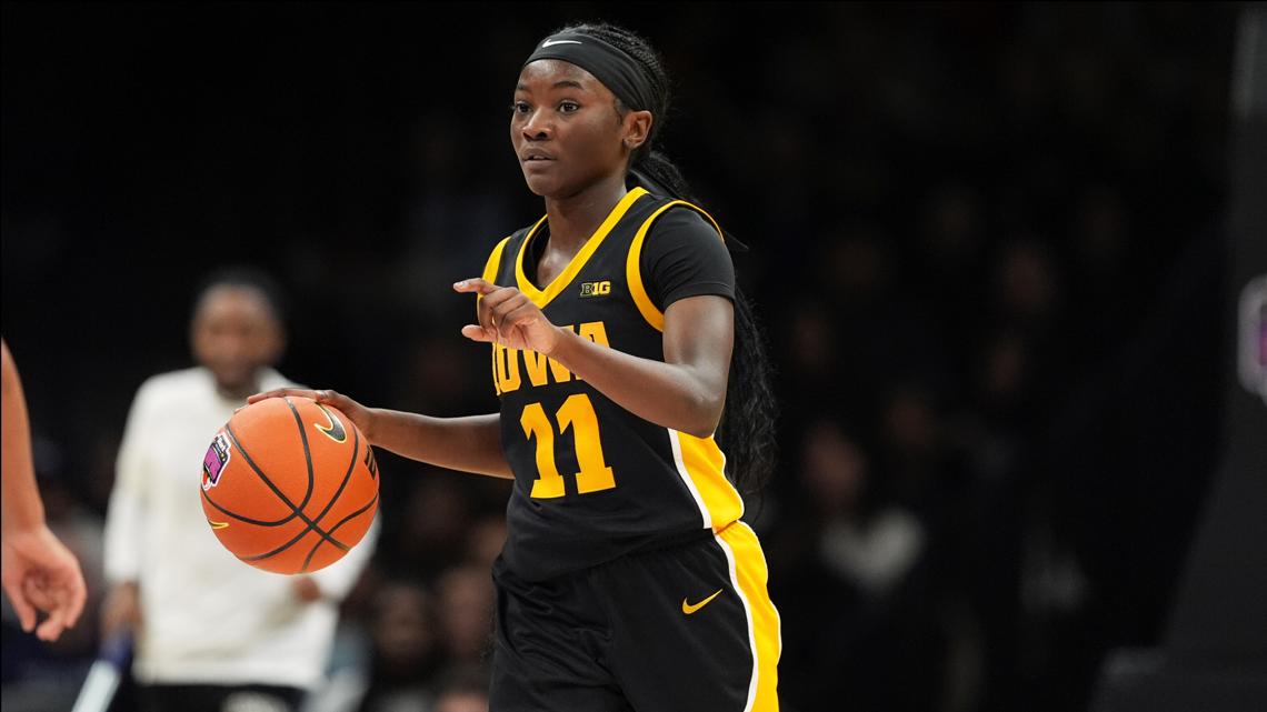 Women's AP Top 25: Iowa State falls after consecutive losses; Hawkeyes climb rankings