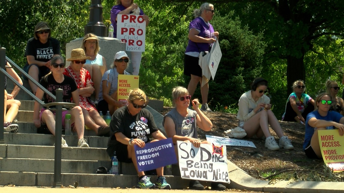 Iowans rally in support of reproductive rights - Vimarsana News