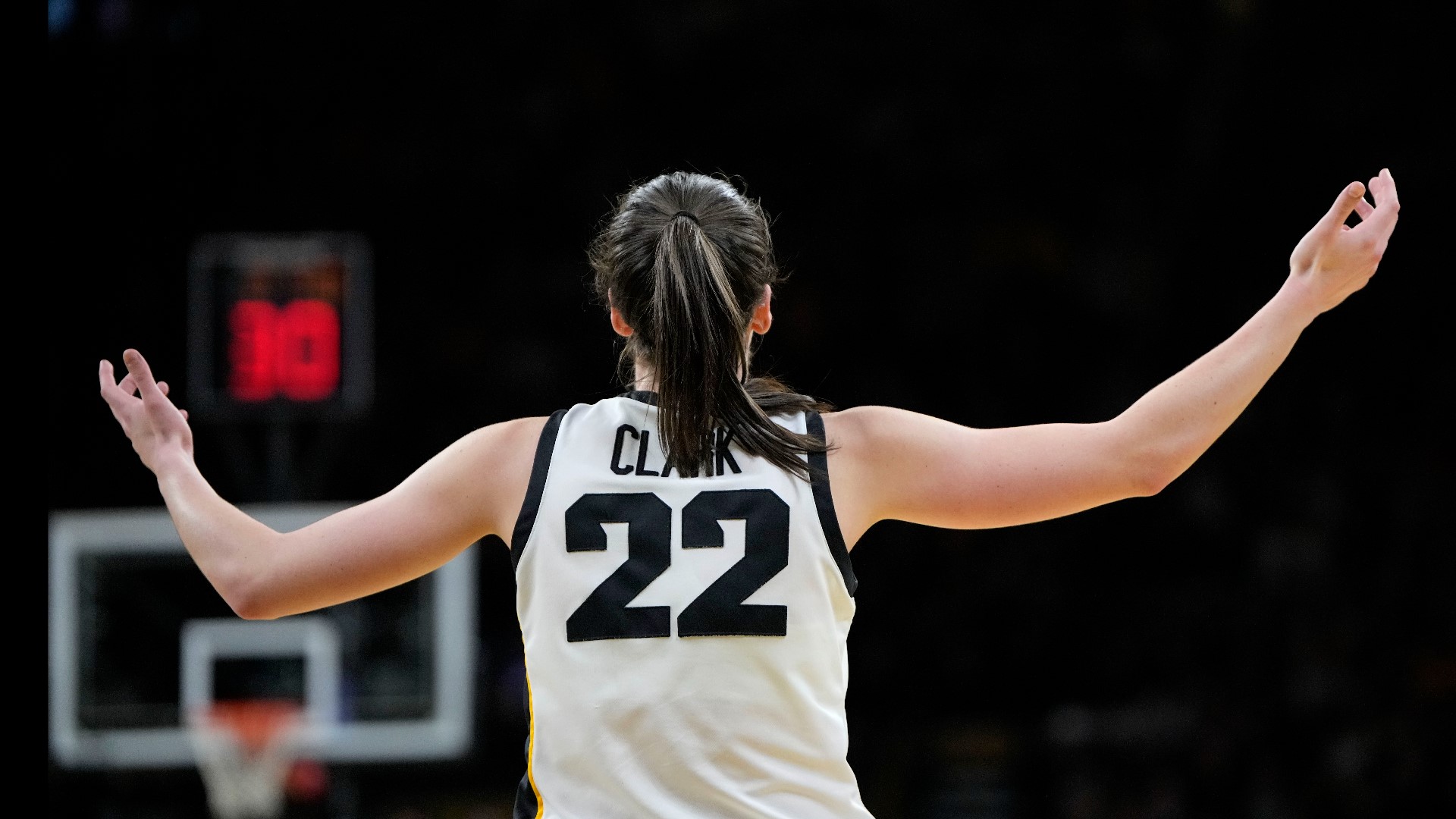 15,000+ erupted Thursday night at Carver-Hawkeye as Caitlin Clark broke the NCAA scoring record, and the applause was just as loud on social media.