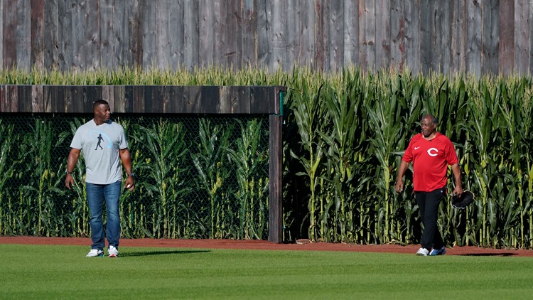WATCH: Ken Griffey and Ken Griffey Jr. lead the way at MLB Field of Dreams game